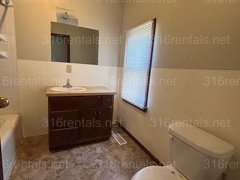 919 W Carr Ave — Photo 8