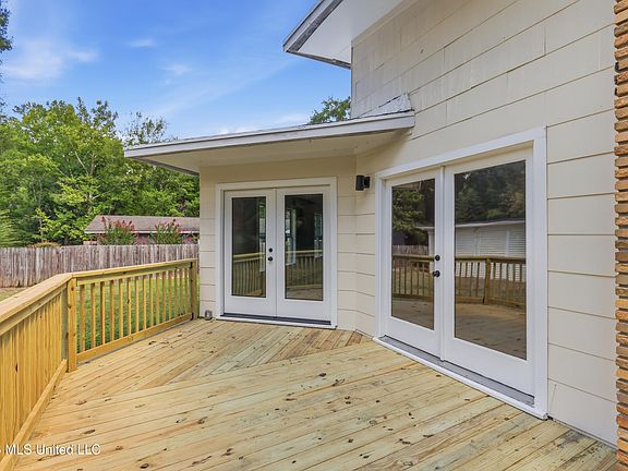 2nd image of 728 Colonial Cir
