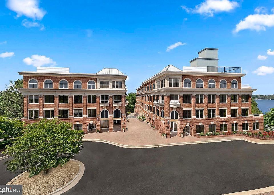 1st image of 635 Slaters Ln #208