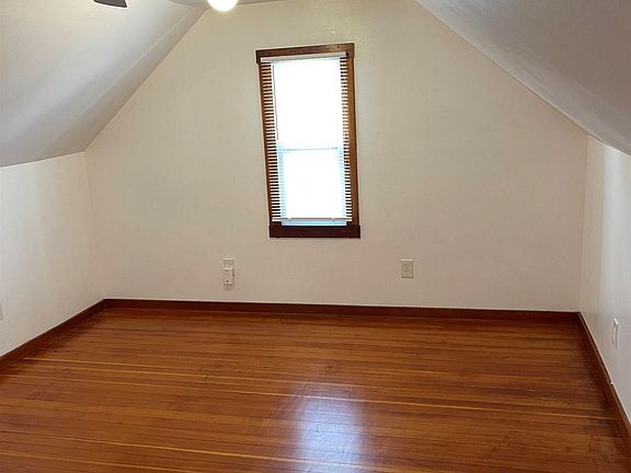 3rd image of 1255 Woodlawn Ave