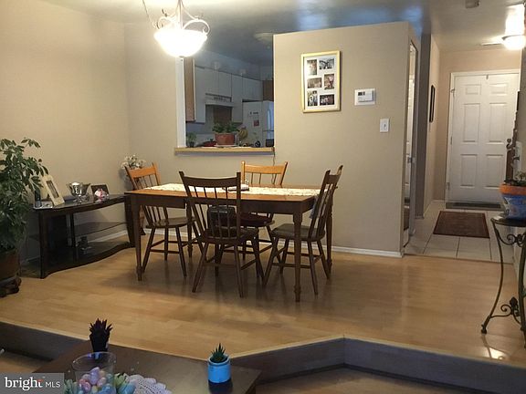 2nd image of 5 Montgomery Ct