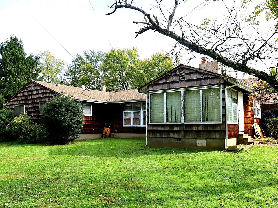 2nd image of 120 Cloverdale Cir