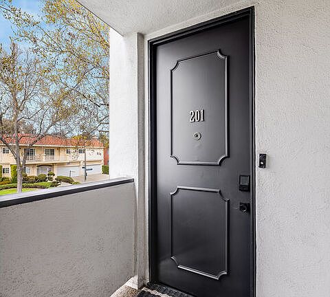 2nd image of 520 Montana Ave Unit 201