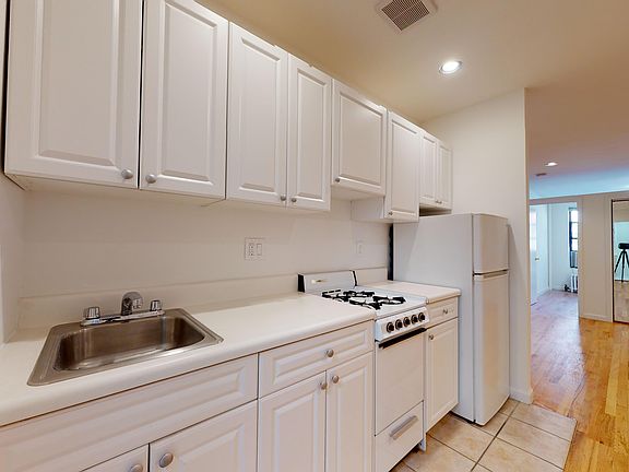 2nd image of 224 E 81st St APT 3D