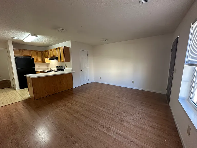 683 Grant St #Q — Photo 3