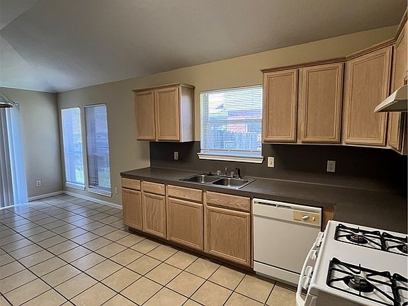4th image of 2404 Antelope Ln