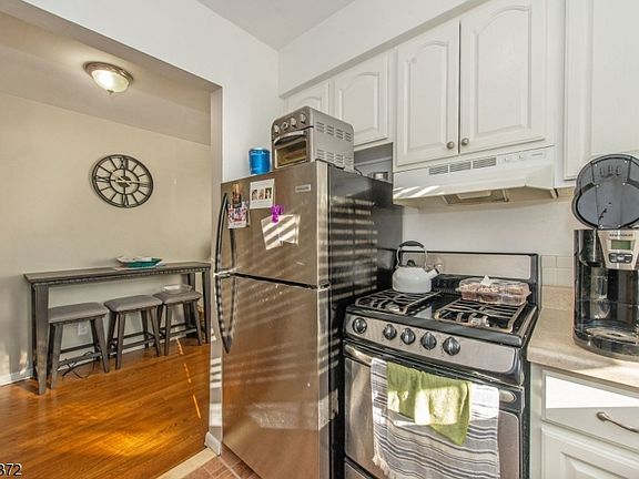 5th image of 370 Claremont Ave Unit 7-1
