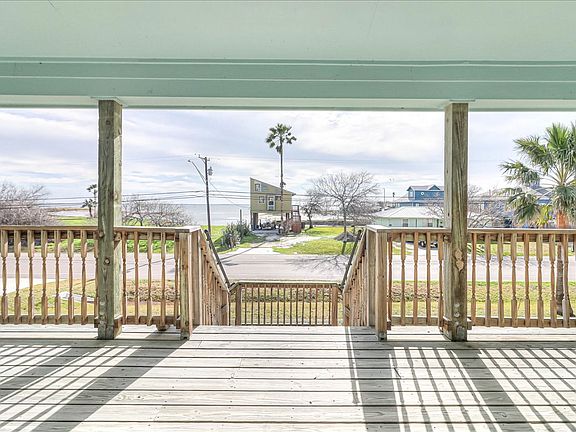 360 degree wrap around deck with cover - furnished rentals Corpus Christi, TX