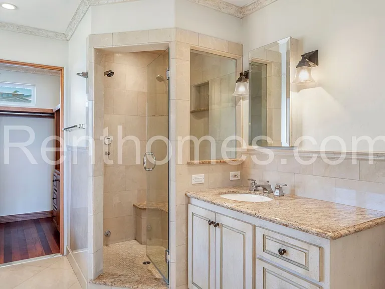 2940 Columbia St — Photo 44