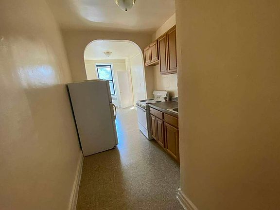 2nd image of 55 Parade Pl APT A9