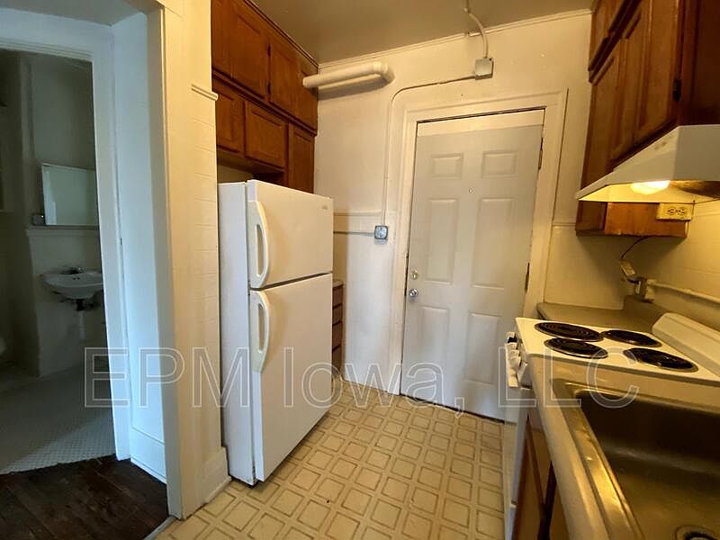 1st image of 608 Wellington Ct #A3