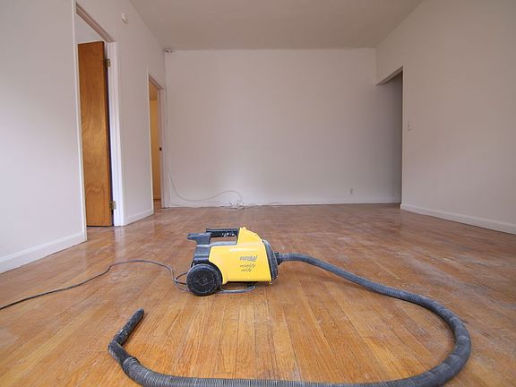 4th image of 311 W 95th St APT 6C