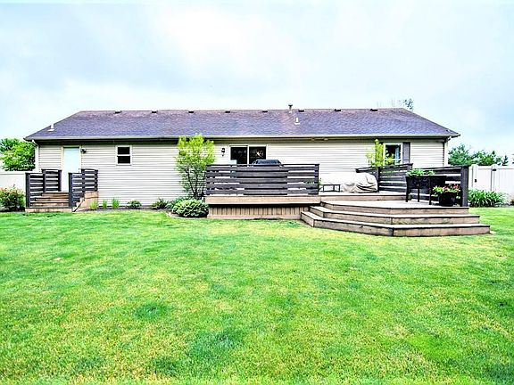 3rd image of 27737 Whitetail Way
