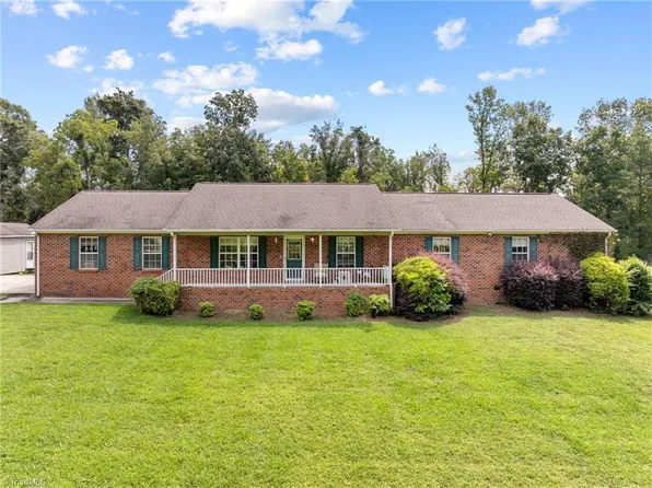 268 Bonnie Regan Rd, Thomasville, NC 27360