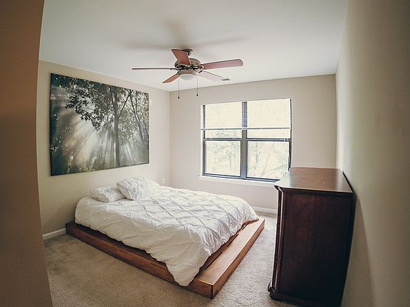 Bedroom has lots of light :)