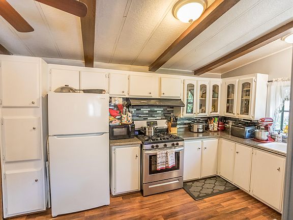 3rd image of 652 Little Deer Ln