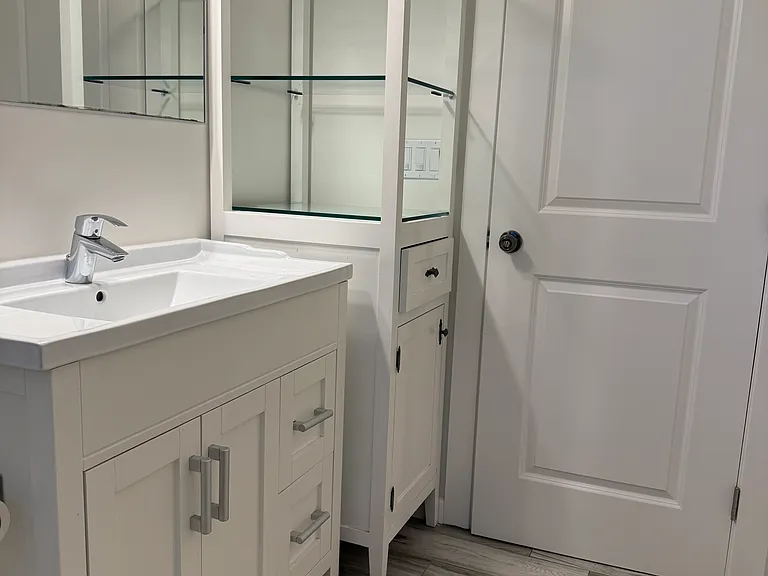 Bathroom vanity