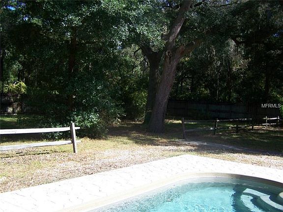 3rd image of 201 E Elm Dr