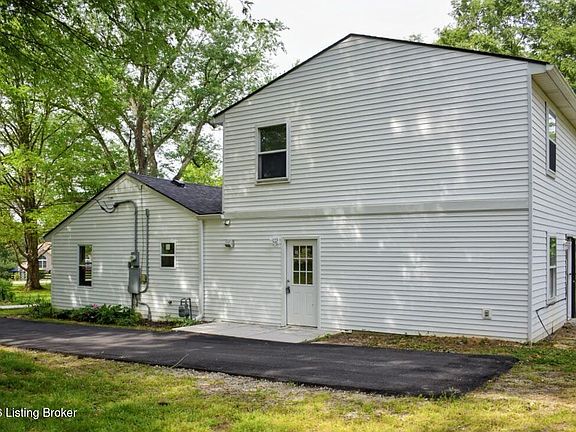 3rd image of 8909 Independence School Rd