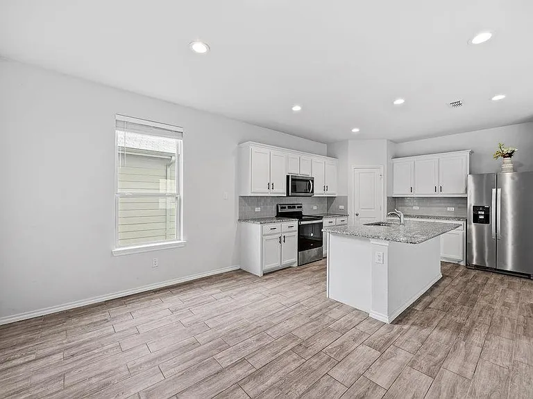1024 Runnels Ln — Photo 8