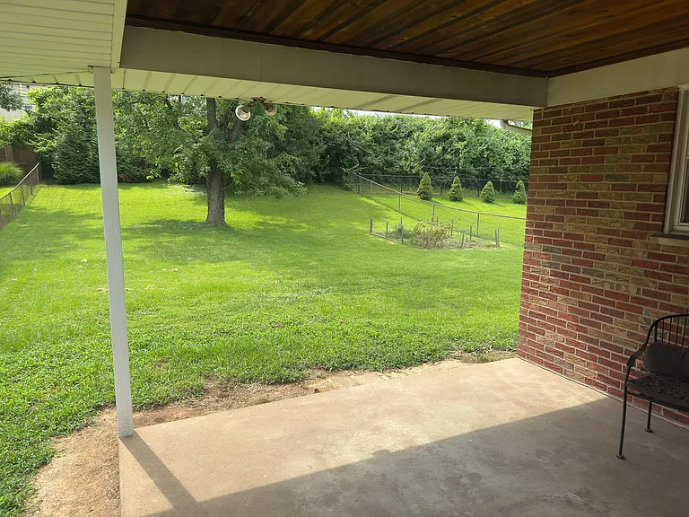 1806 Sybil Ct — Photo 11