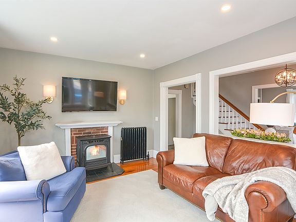 3rd image of 7 Williams St