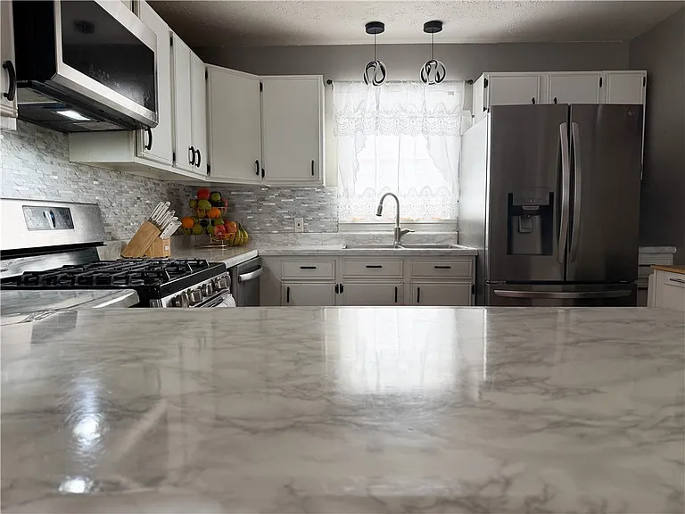 112 Central Dr — Photo 18