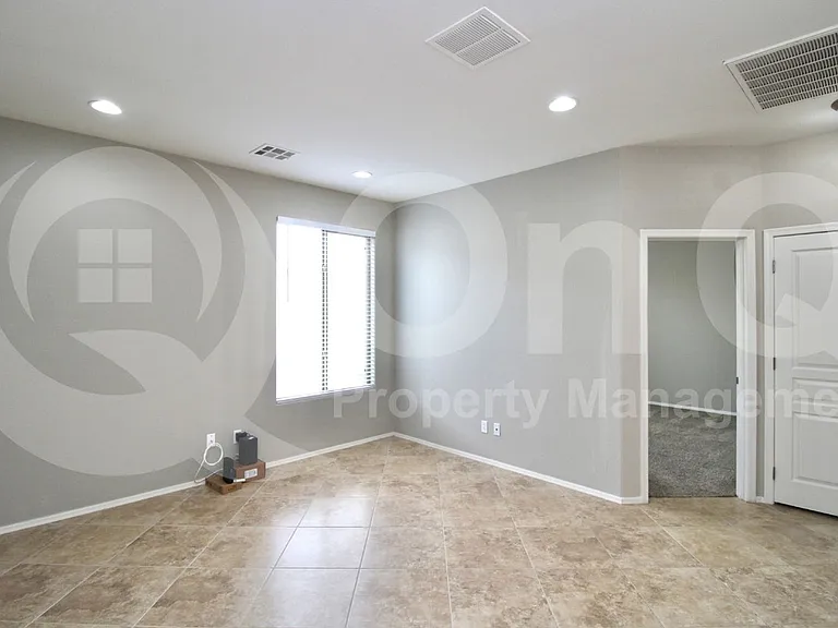 35916 W Catalonia Dr — Photo 11