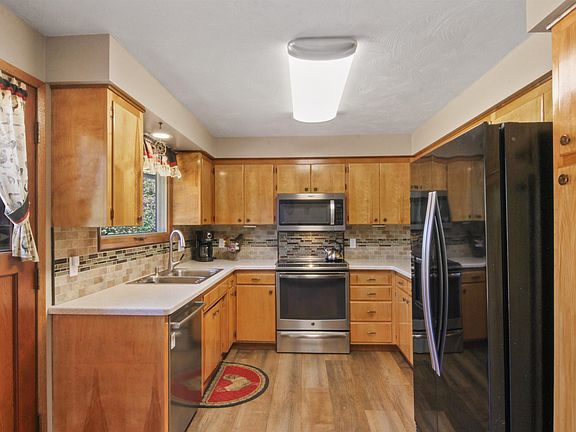 5th image of 25 E Salmon Ave