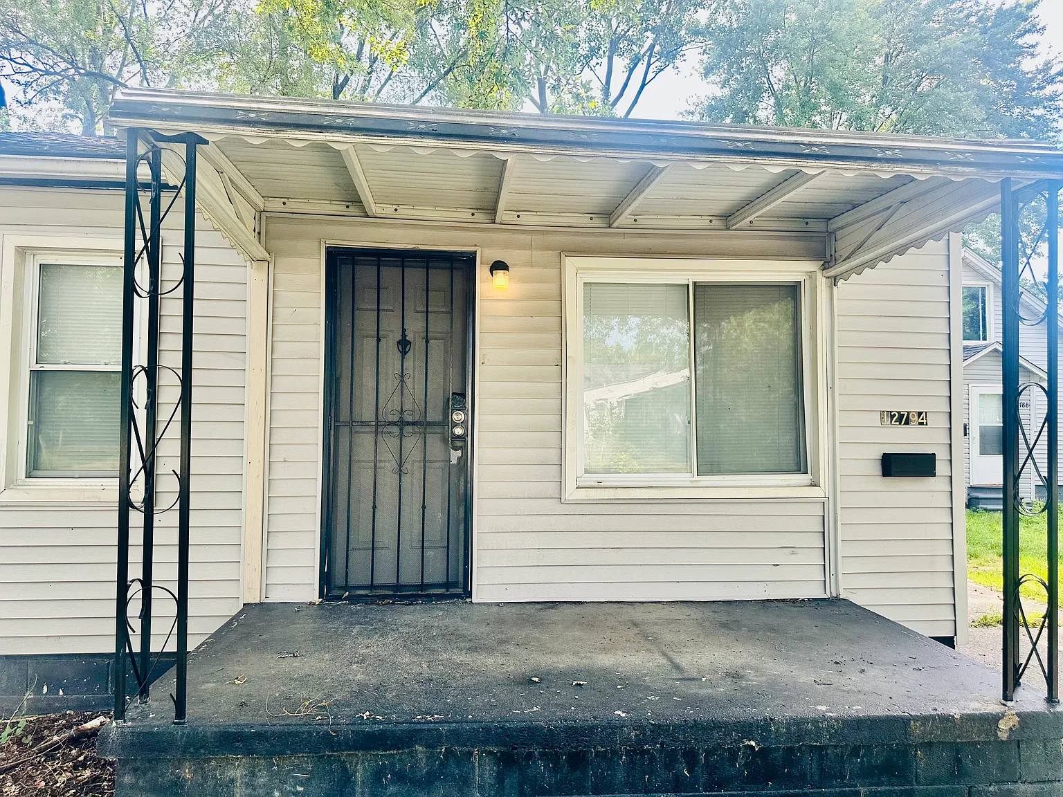 3 bed, 915 sqft, $1,350 — Photo 2