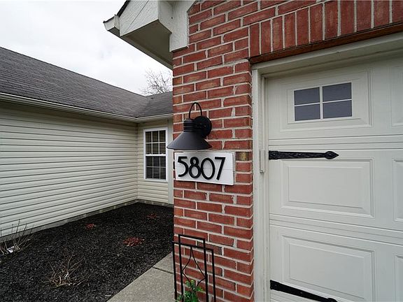 3rd image of 5807 Jamestown Square Ln