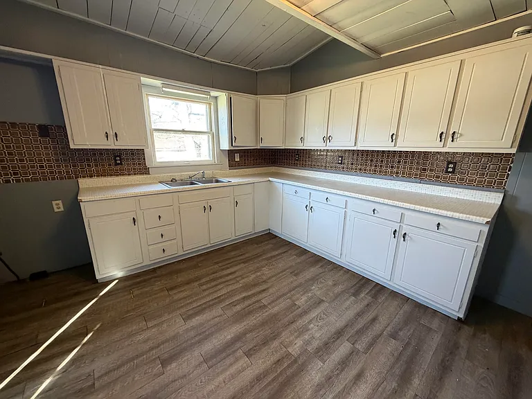 1410 Sherman St — Photo 2