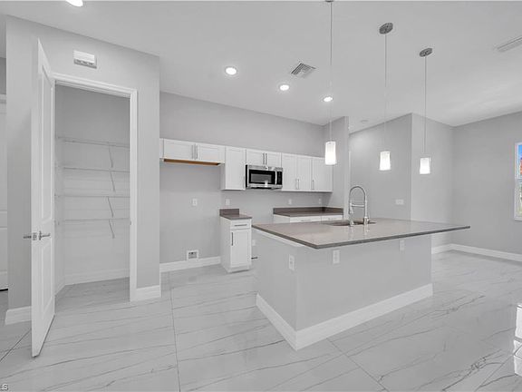 5th image of 4208 28th ST SW