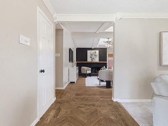 3rd image of 15741 Mapleview Cir