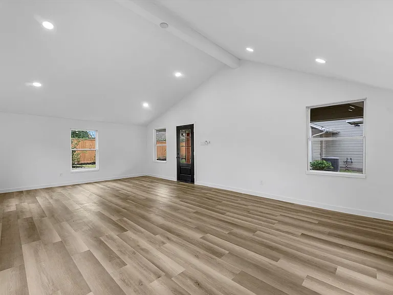 1826 Woodcrest Dr — Photo 26