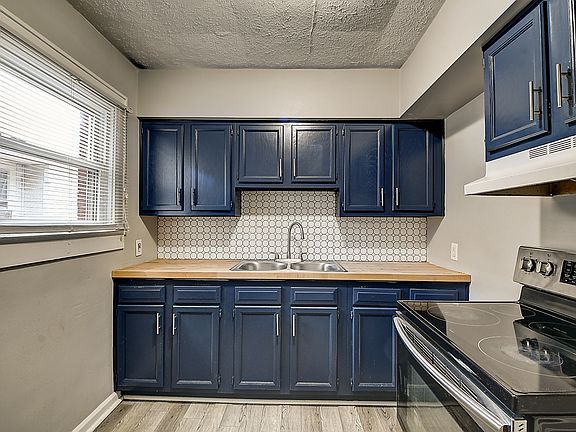 4th image of 1229 N Gladstone Ave