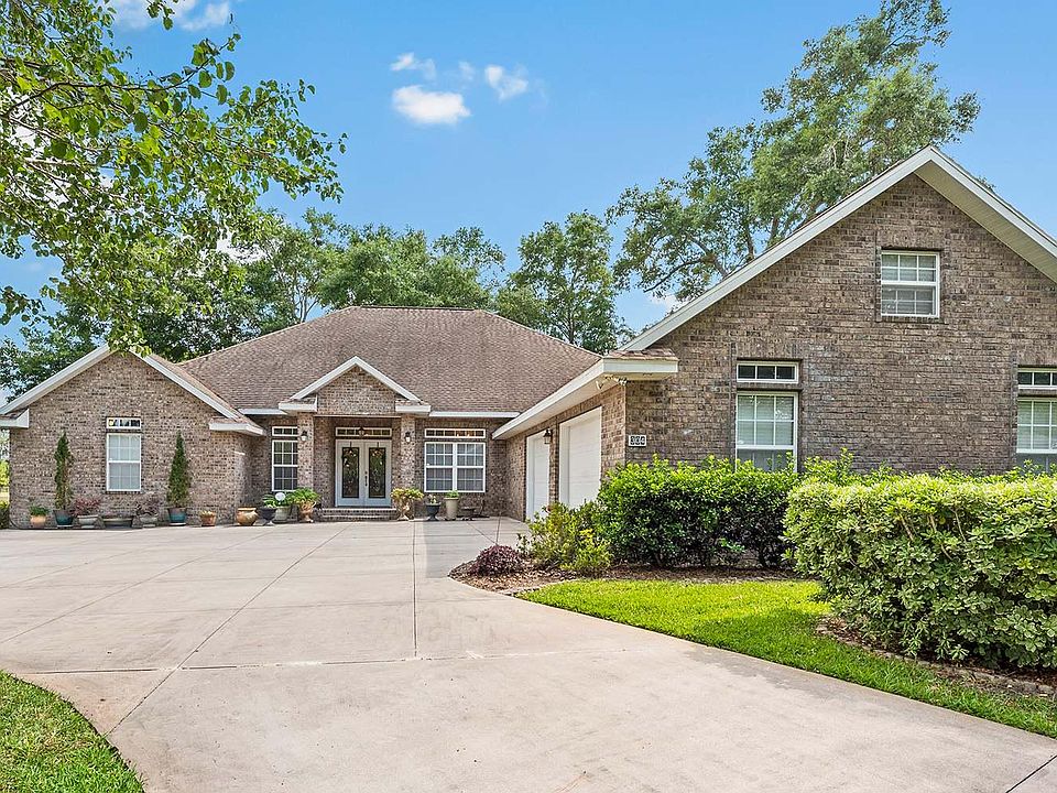 1st image of 304 SW Short Leaf Dr