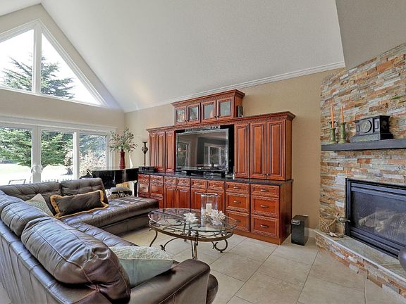 5th image of 28 Pinehurst Ln