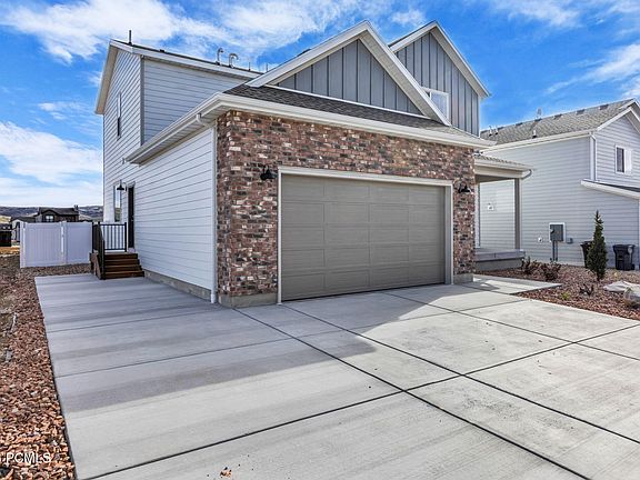 3rd image of 7076 Woods Rose Dr