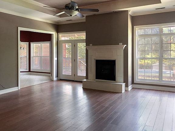 4th image of 250 Lynn Dr