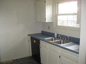 5th image of 241 Admiral Dr