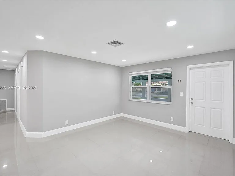 1423 Garfield St — Photo 6