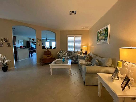 2nd image of 528 SW Sun Cir
