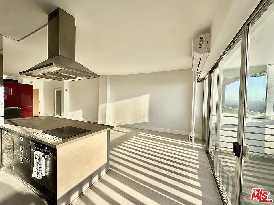 Studio, 1.0 bath, 613 sqft, $4,250 — Photo 2