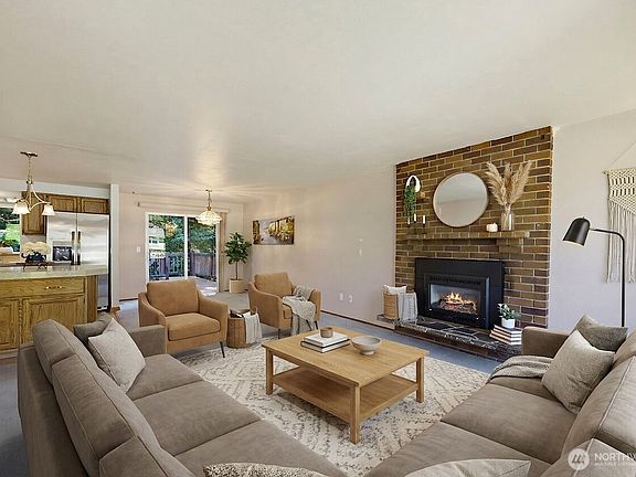 4th image of 3981 Coronet Place SE