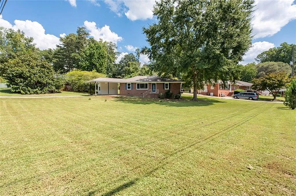 3 bed, 2.5 bath, 1125 sqft, $2,100 — Photo 2