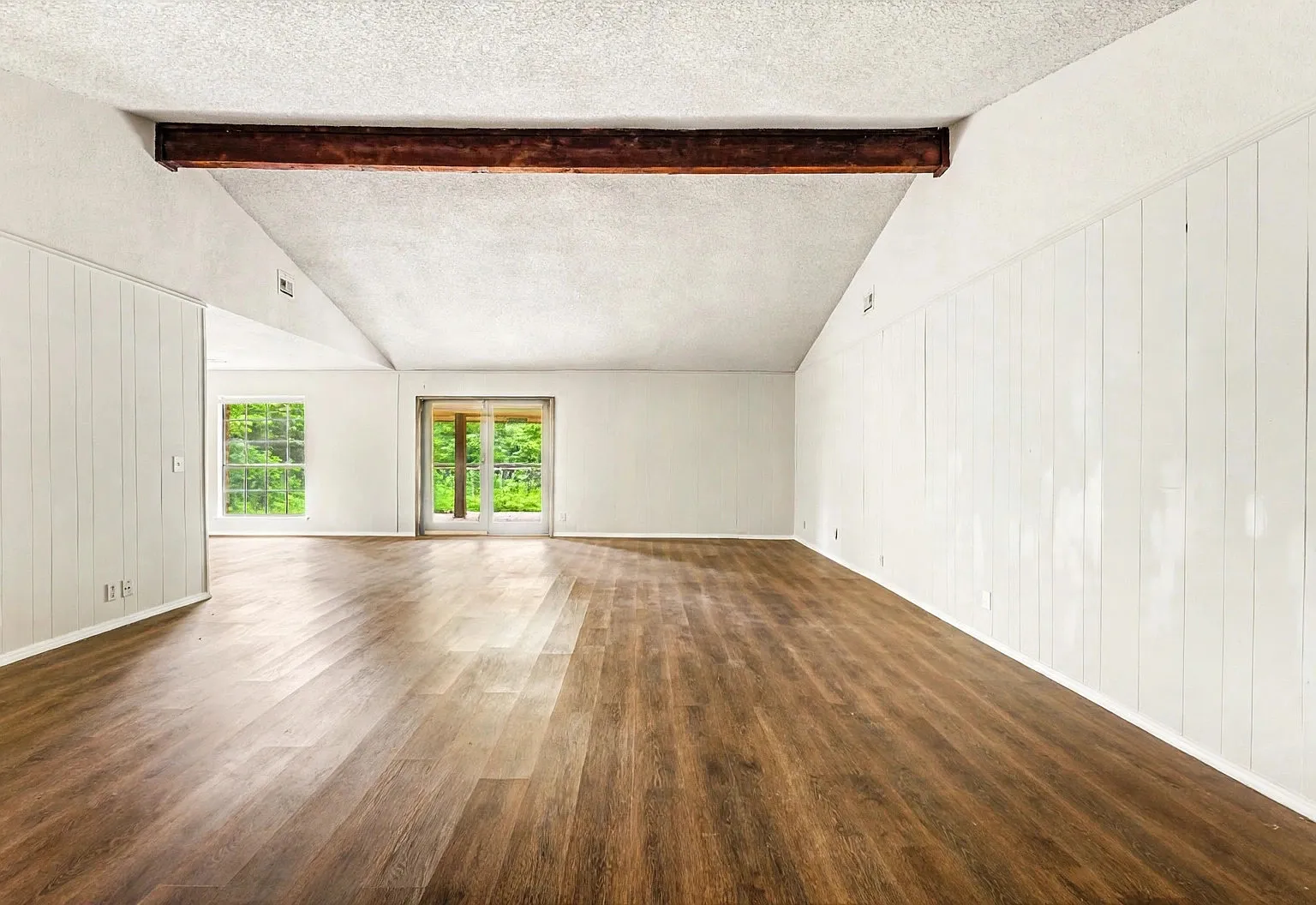 4 bed, 3084 sqft, $2,300 — Photo 2