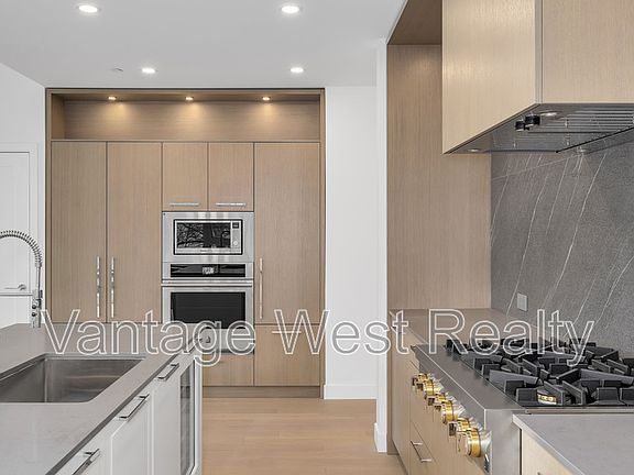 2nd image of 3389 Lakeshore Rd #216
