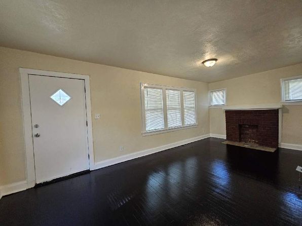 3823 E 68th Ter