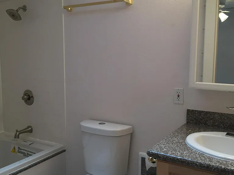 NW Thompson Rd — Photo 15